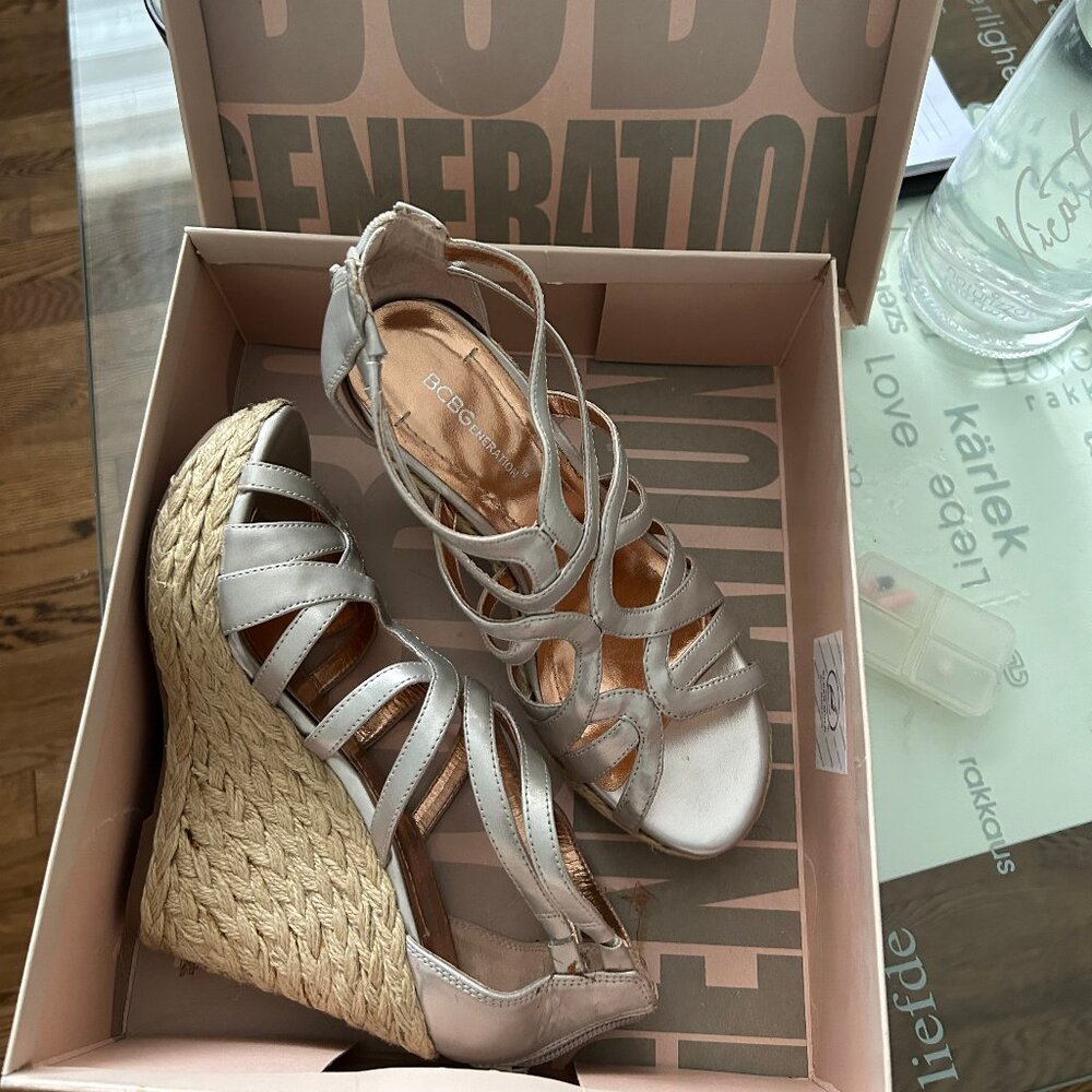 BCBG WEDGE SANDLES